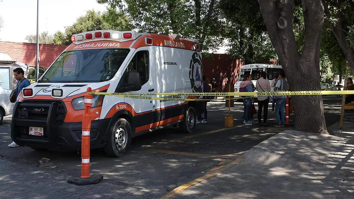 Un hombre de la tercera edad murió a un costado del Hospital San José